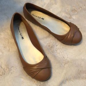 Beige American Eagle flats
